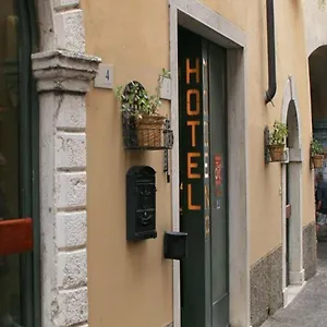 Отель Modena Old Town